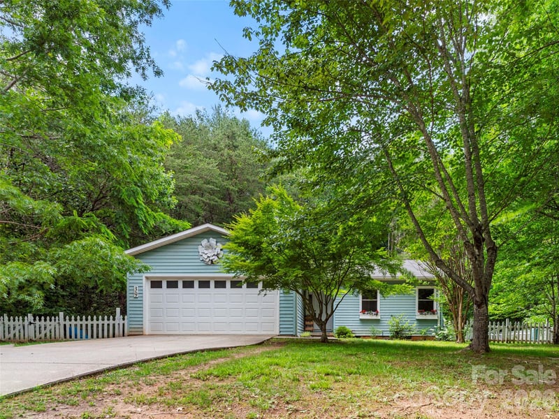 39 Rocking Porch Ln, Asheville, NC 28805