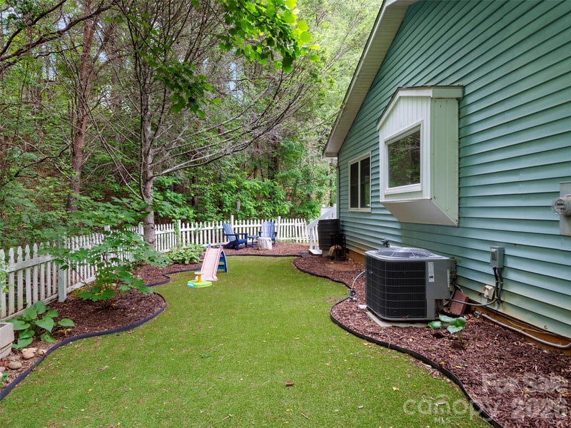 39 Rocking Porch Ln, Asheville, NC 28805