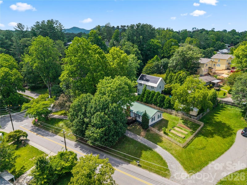 589 Sand Hill Rd, Asheville, NC 28806