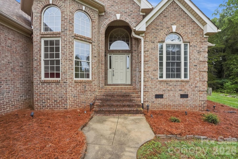 1099 Curve View Rd, Lincolnton, NC 28092