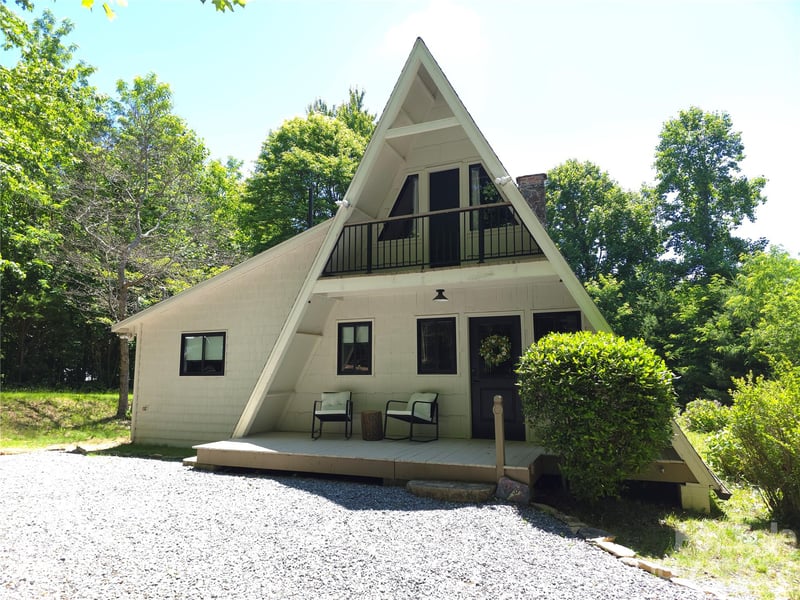 826 Shumont Rd, Black Mountain, NC 28711