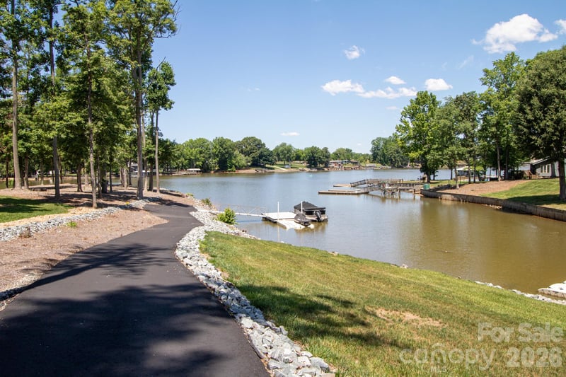 794 Riverwood Dr, Lexington, NC 27292