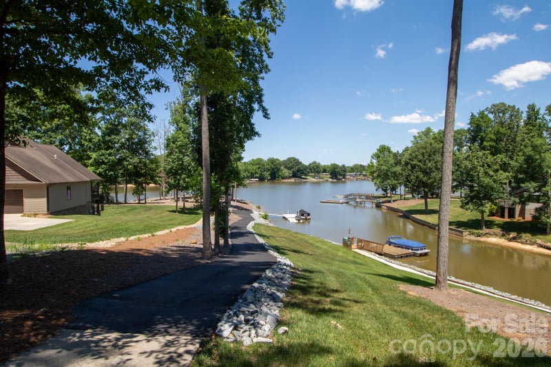 794 Riverwood Dr, Lexington, NC 27292