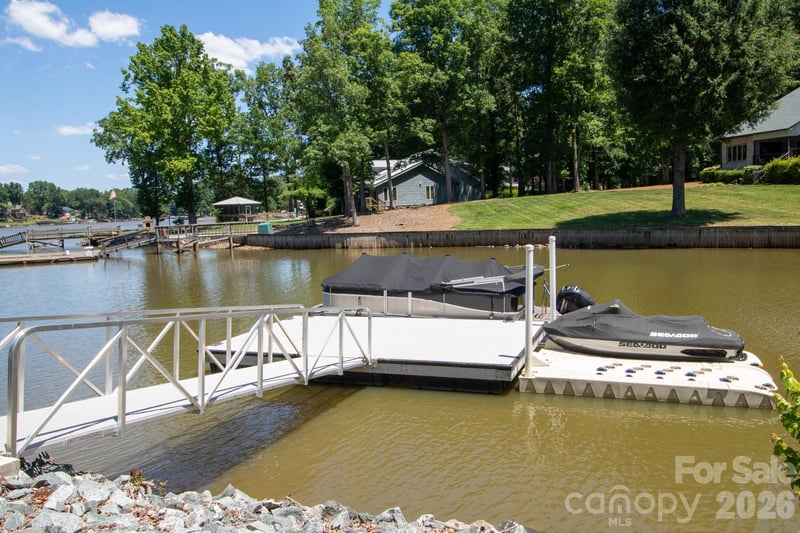 794 Riverwood Dr, Lexington, NC 27292