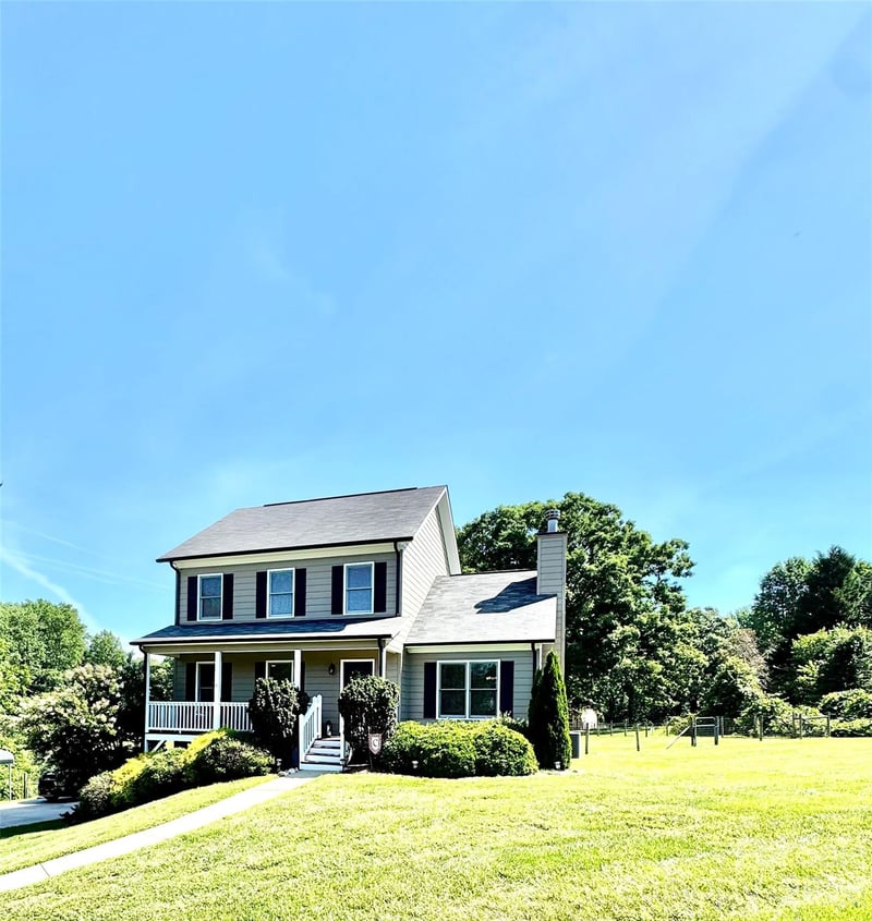 1688 Buffett Cir, Hickory, NC 28602