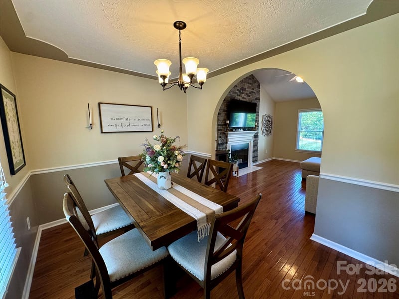 1688 Buffett Cir, Hickory, NC 28602