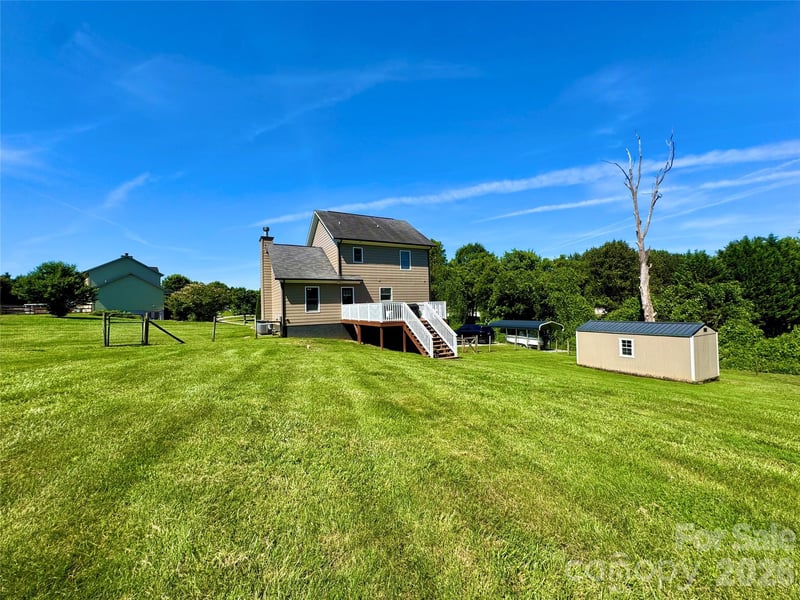 1688 Buffett Cir, Hickory, NC 28602