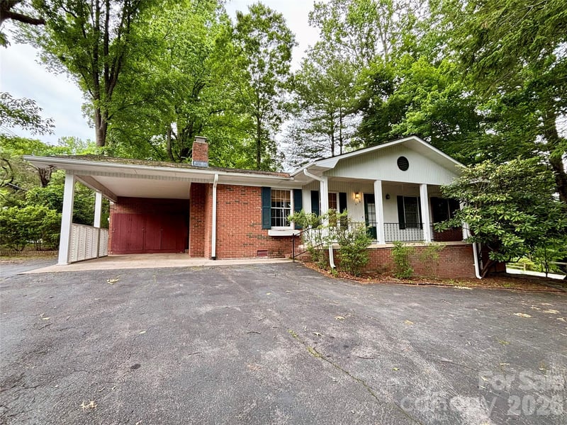 515 Lake Dr, Hendersonville, NC 28739