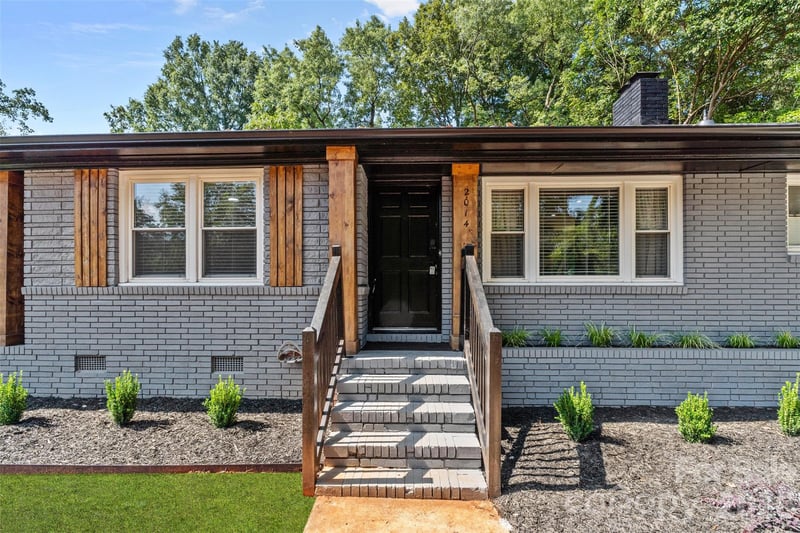 2014 Sandhurst Dr, Charlotte, NC 28205
