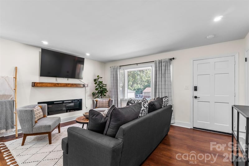 2014 Sandhurst Dr, Charlotte, NC 28205