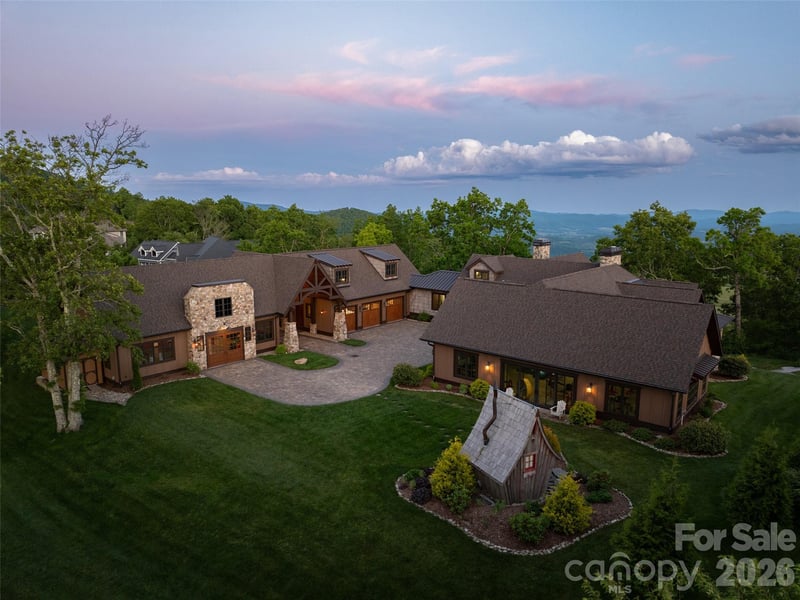 93 Snow Ridge Dr, Hendersonville, NC 28792