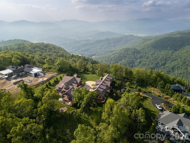 93 Snow Ridge Dr, Hendersonville, NC 28792