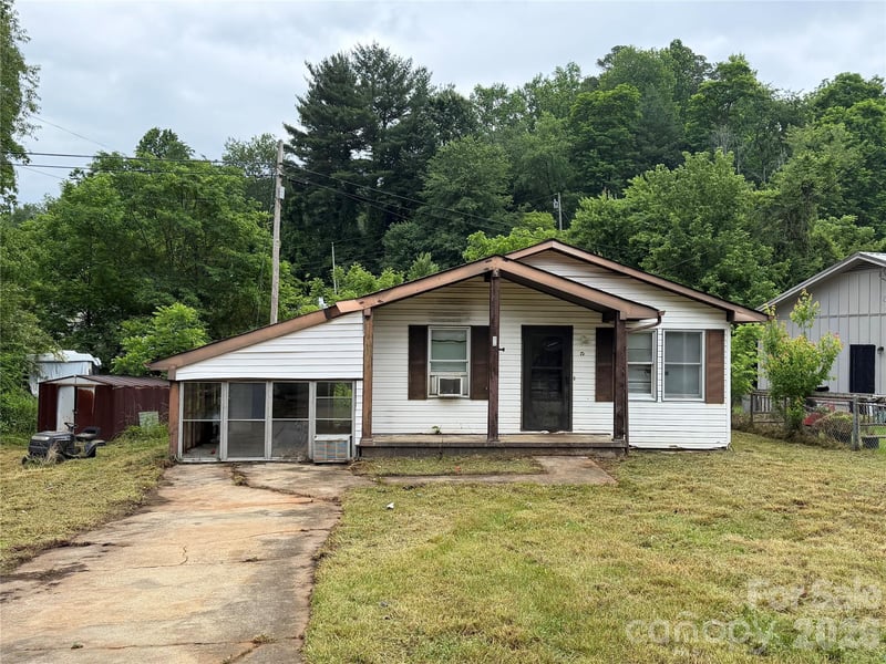 23 Meteor Ct, Waynesville, NC 28768