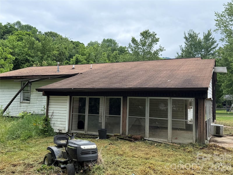 23 Meteor Ct, Waynesville, NC 28768
