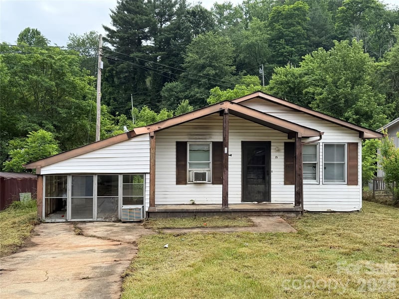 23 Meteor Ct, Waynesville, NC 28768