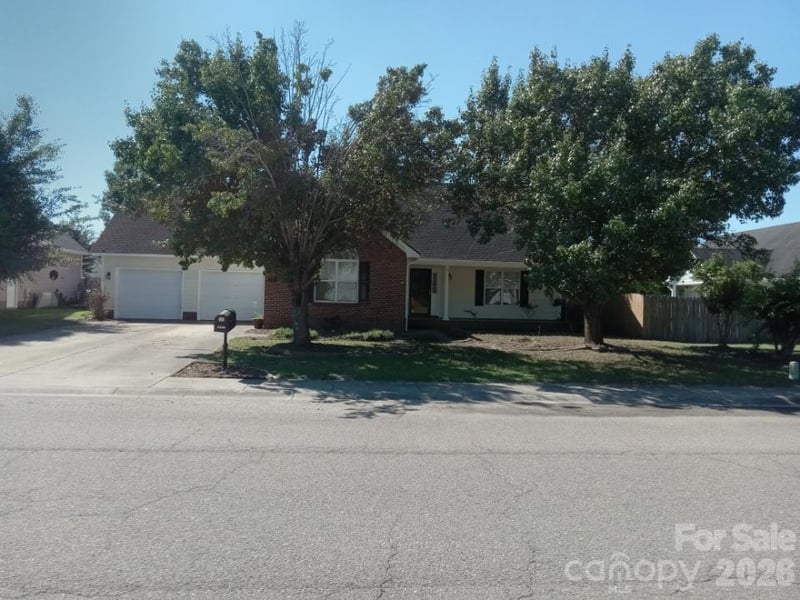 5529 Walking Trl, Hope Mills, NC 28348