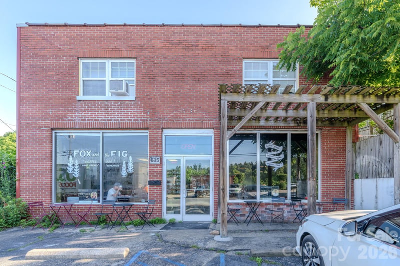 615 Oak Ave, Spruce Pine, NC 28777