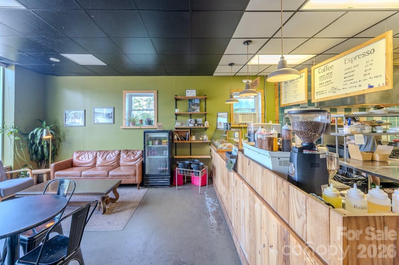 615 Oak Ave, Spruce Pine, NC 28777