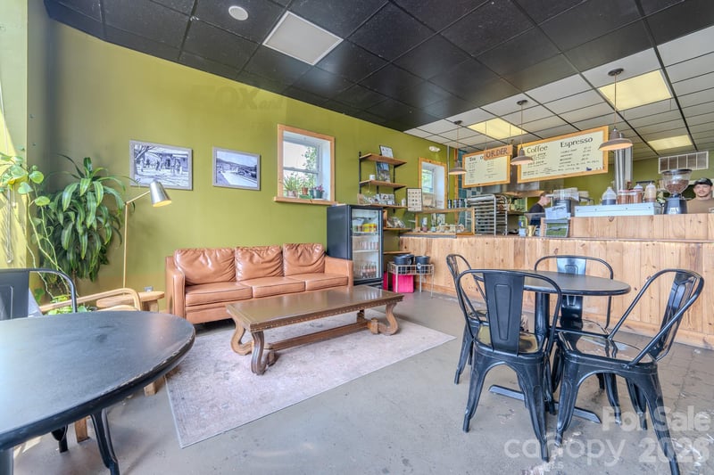 615 Oak Ave, Spruce Pine, NC 28777
