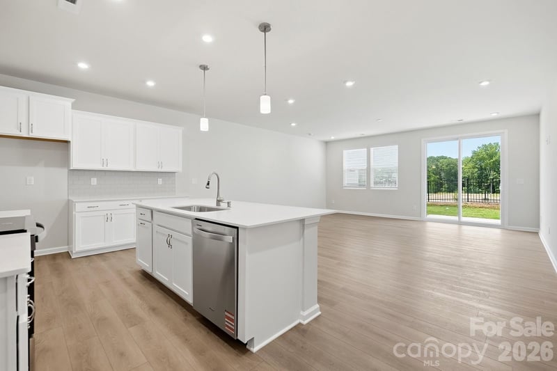1304 Vibrant Rd, Charlotte, NC 28215