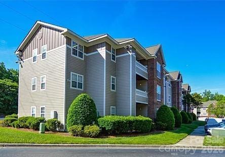 9810 Campus Walk Ln #H, Charlotte, NC 28262