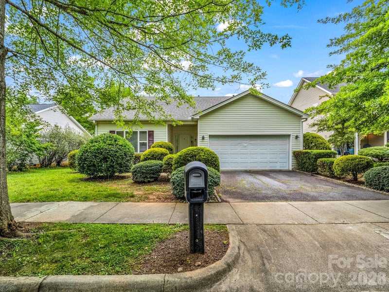 6 Scottish Cir, Asheville, NC 28803