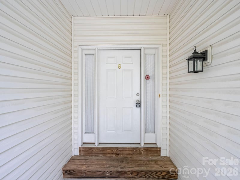 6 Scottish Cir, Asheville, NC 28803