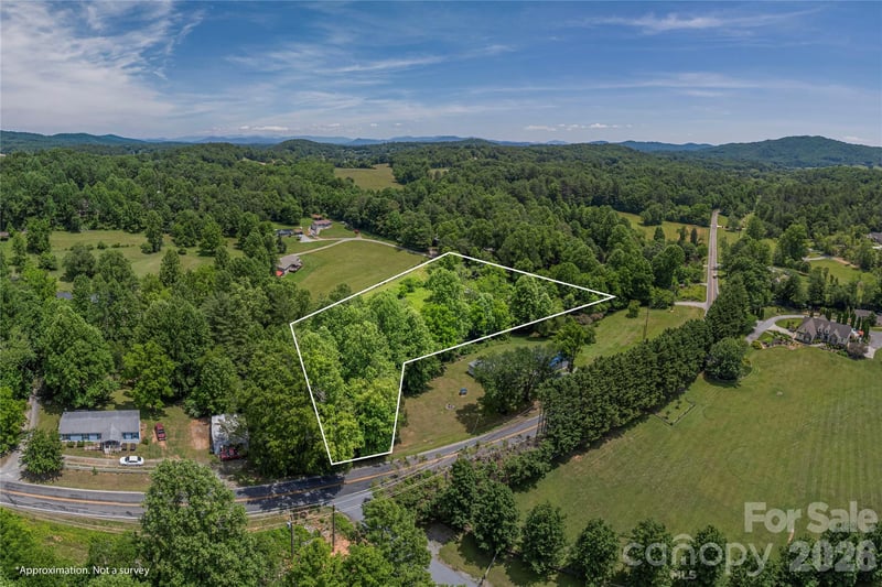 999 Pressley Ln, Horse Shoe, NC 28742