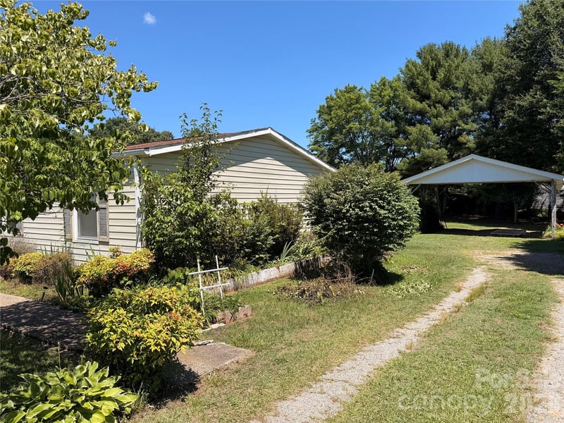 4248 Peachtree Ln, Granite Falls, NC 28630