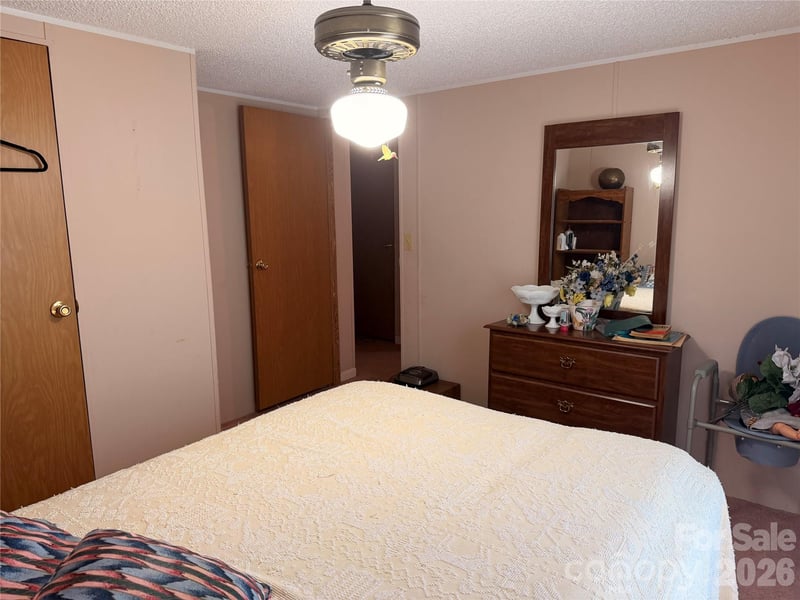 4248 Peachtree Ln, Granite Falls, NC 28630