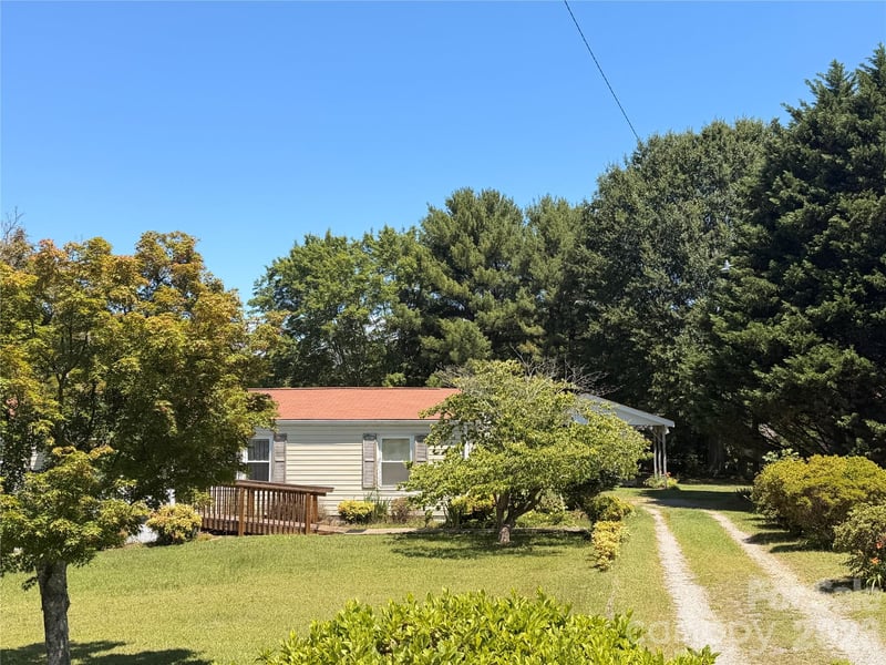 4248 Peachtree Ln, Granite Falls, NC 28630