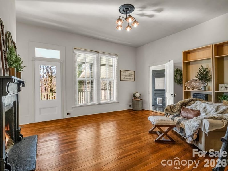 219 Stoney Mountain Rd, Hendersonville, NC 28791