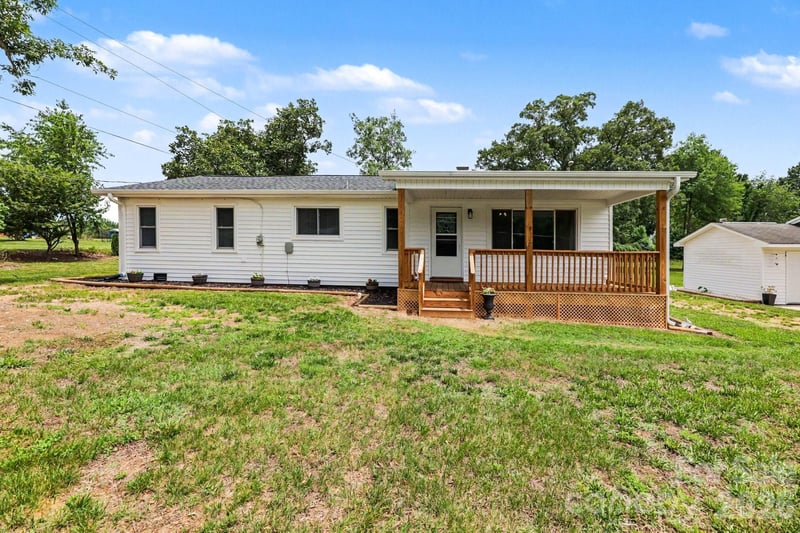 2724 Union Cross Church Rd, Yadkinville, NC 27055