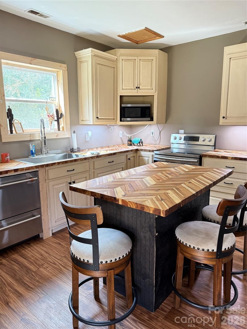 15869 Silver Rd, Oakboro, NC 28129