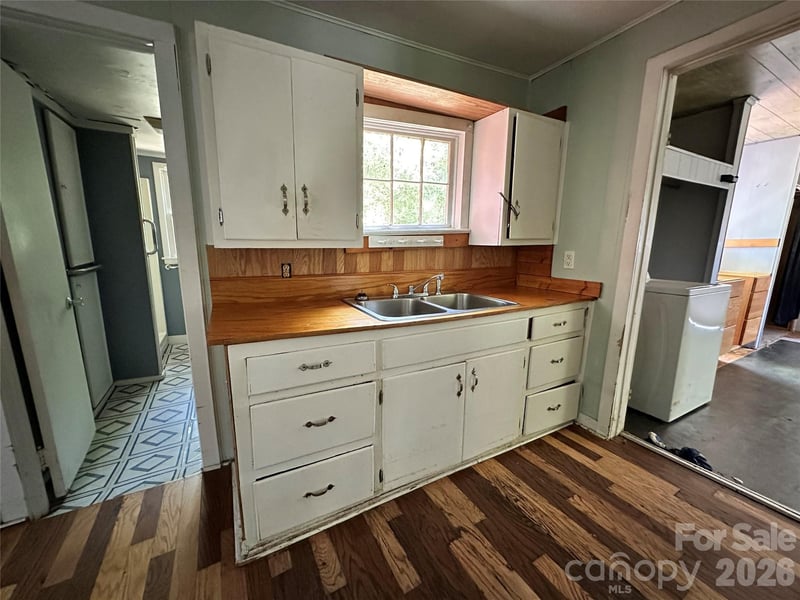 36 Range Rd, Etowah, NC 28729