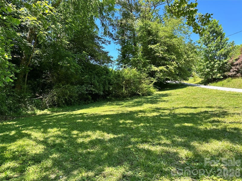 36 Range Rd, Etowah, NC 28729