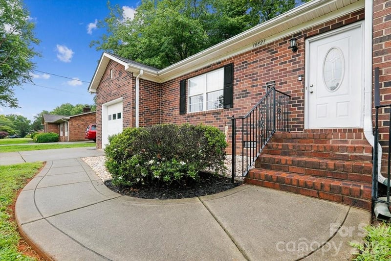 10821 Hampton Dr, Charlotte, NC 28227