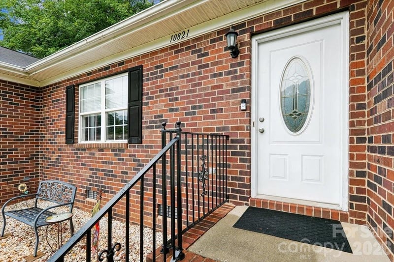 10821 Hampton Dr, Charlotte, NC 28227