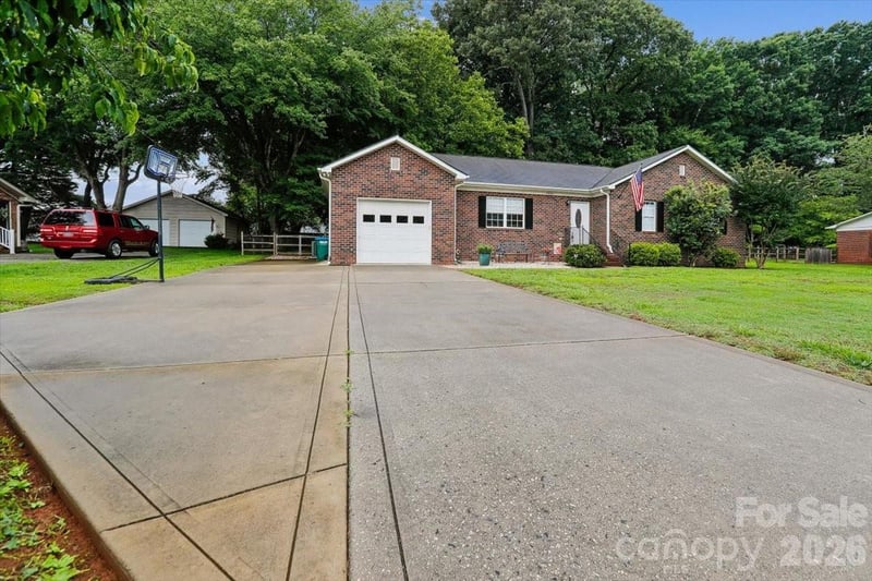 10821 Hampton Dr, Charlotte, NC 28227