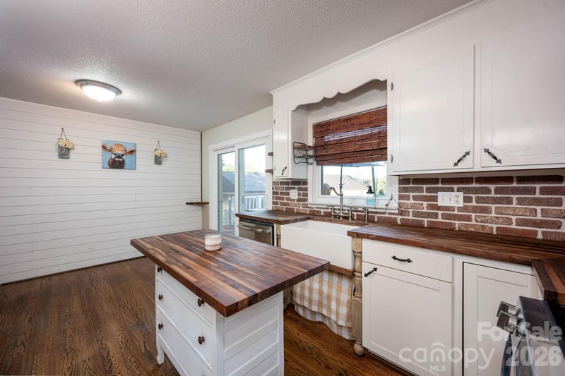 827 Brookwood Dr, Mooresville, NC 28115