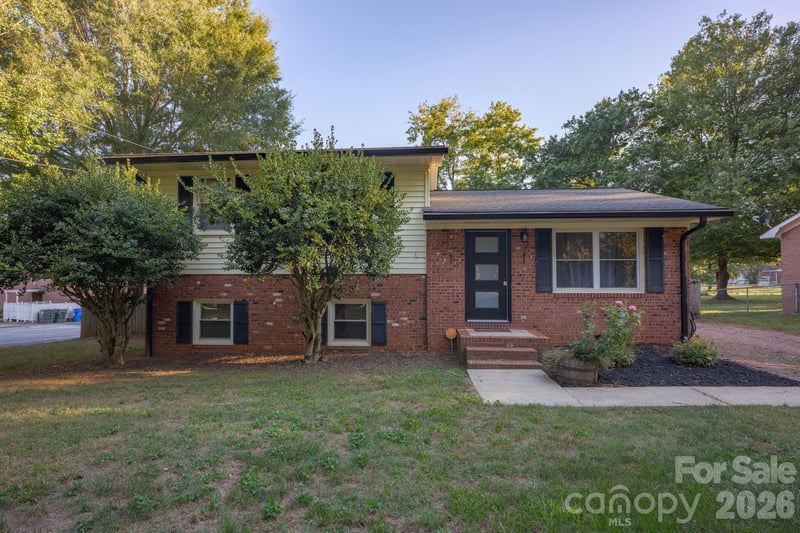 827 Brookwood Dr, Mooresville, NC 28115