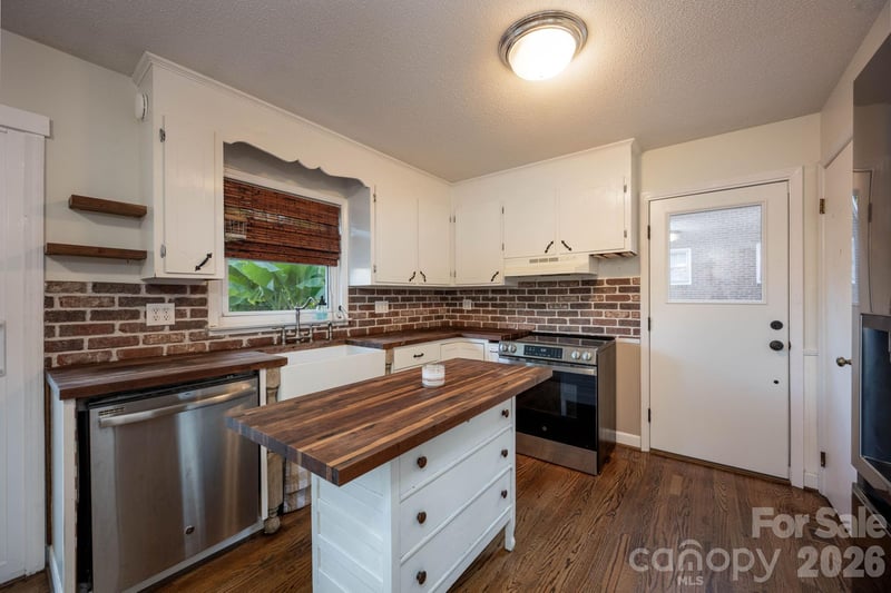 827 Brookwood Dr, Mooresville, NC 28115