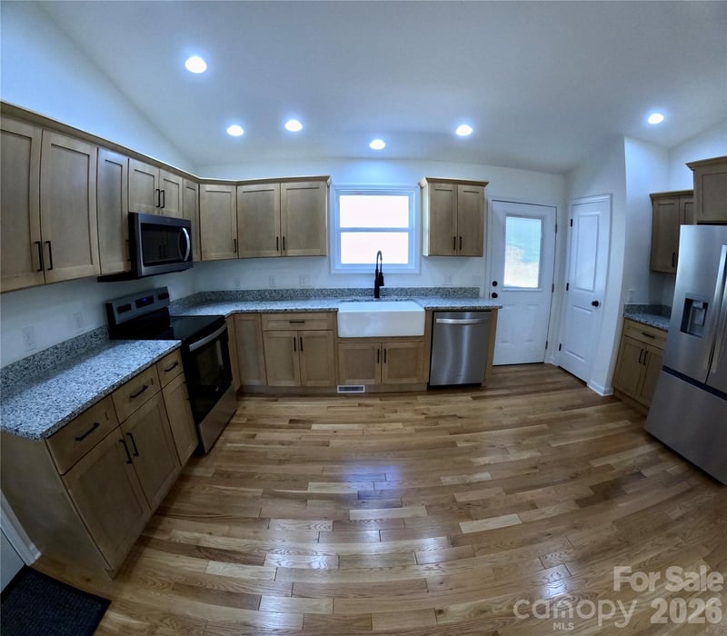 32 Star Dr, Marion, NC 28752