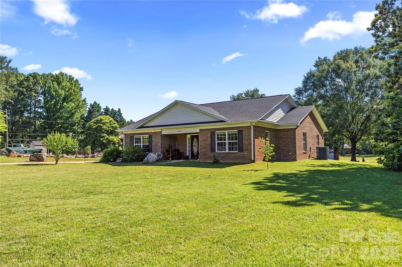 5250 Hickory Grove Rd, Mount Holly, NC 28120