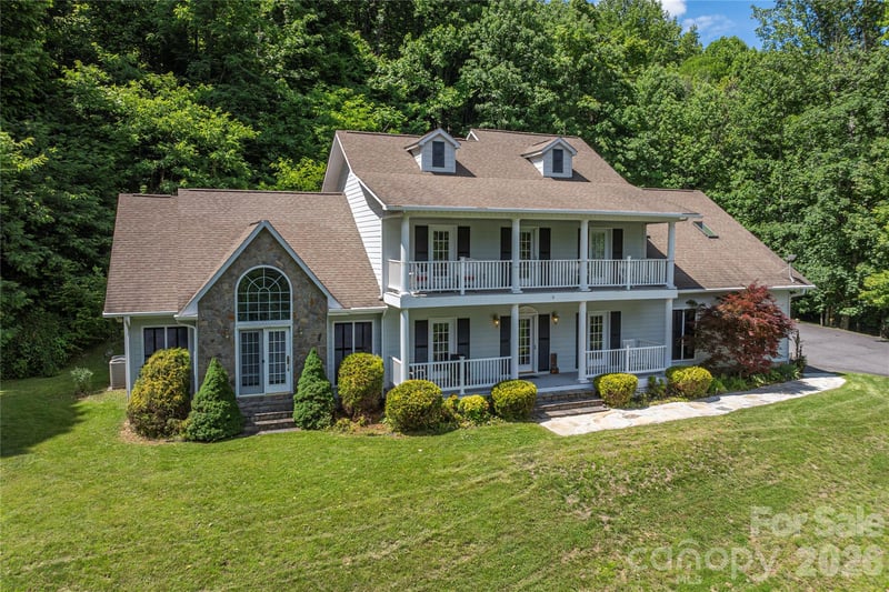 302 Davy Crockett Dr, Maggie Valley, NC 28751
