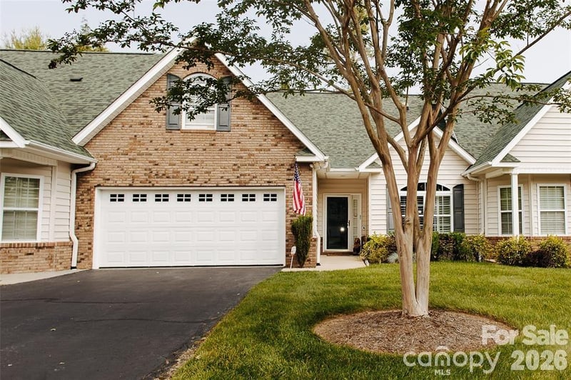 47 Victoria Park Dr, Hendersonville, NC 28792
