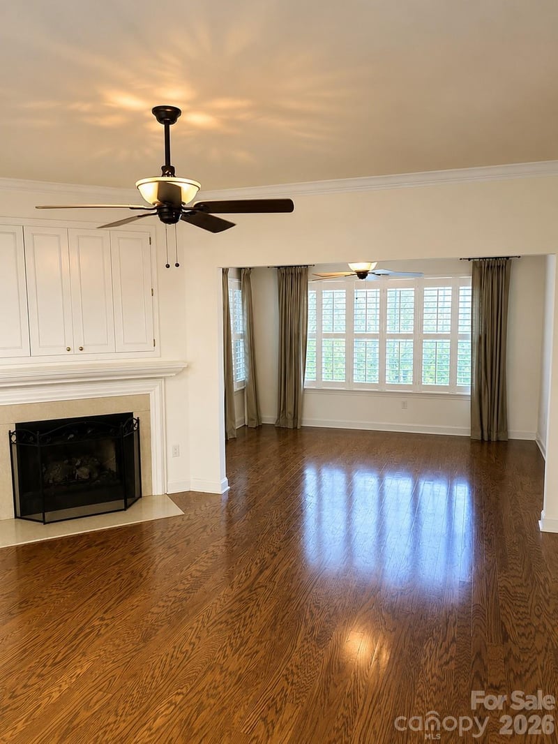 47 Victoria Park Dr, Hendersonville, NC 28792