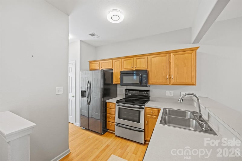 8244 Carob Tree Ln, Charlotte, NC 28215