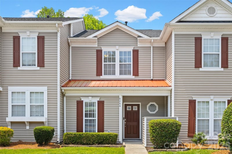 8244 Carob Tree Ln, Charlotte, NC 28215