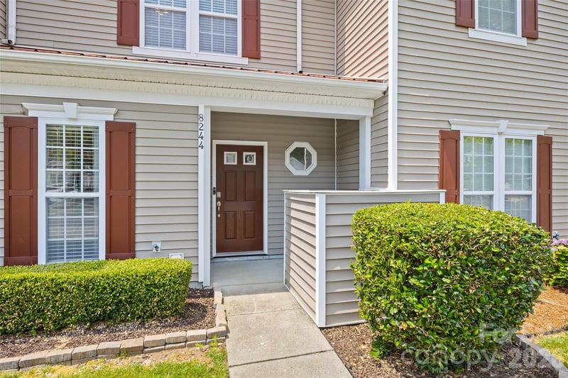 8244 Carob Tree Ln, Charlotte, NC 28215